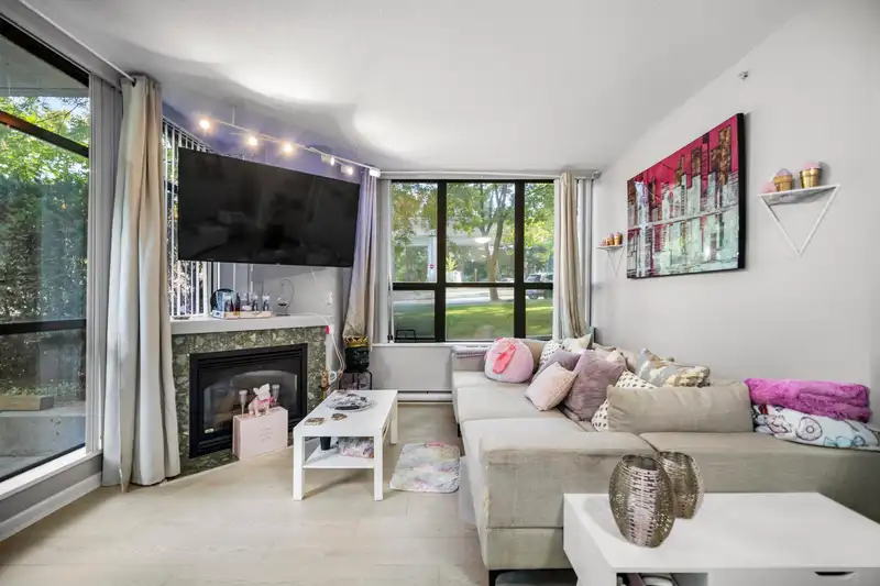 101 10899 UNIVERSITY DRIVE - photo 2 of 32
