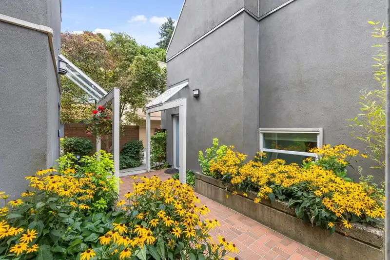 2220 SPRUCE STREET - photo 4 of 30