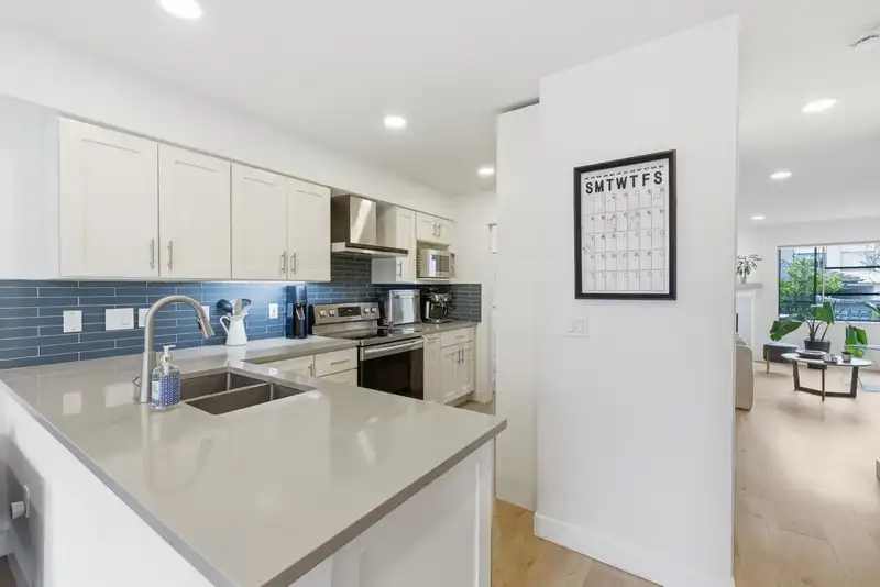 10 2118 EASTERN AVENUE - photo 2 of 37