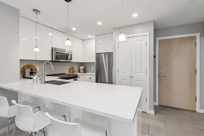 303 3142 ST JOHNS STREET - photo 2 of 40