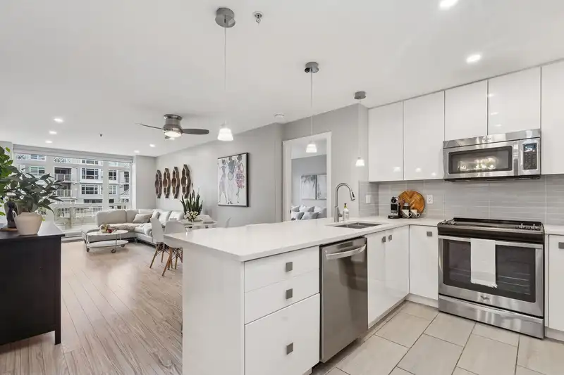 303 3142 ST JOHNS STREET - photo 4 of 40