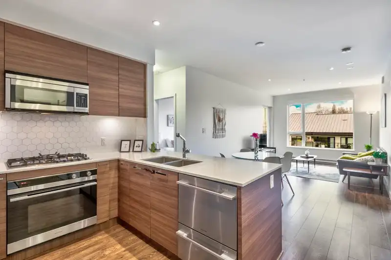 402 1061 MARINE DRIVE - photo 2 of 37