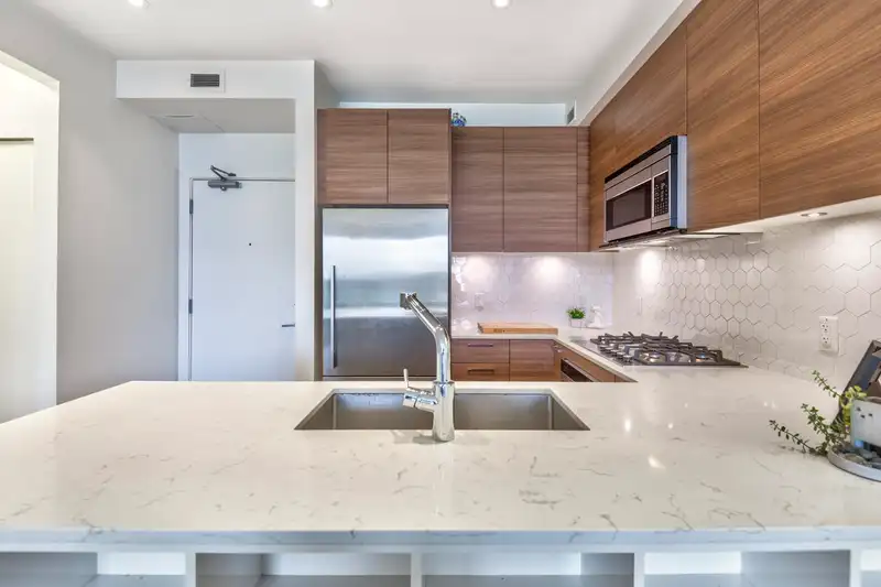 402 1061 MARINE DRIVE - photo 4 of 37