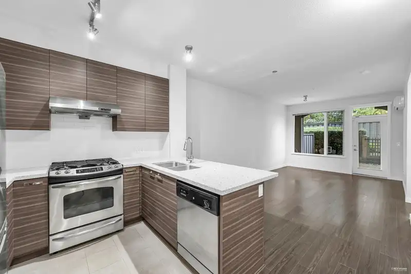 107 9399 ODLIN ROAD - photo 3 of 40