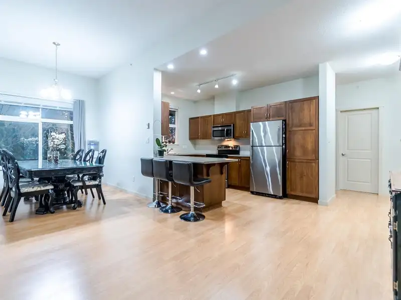 407 33338 E BOURQUIN CRESCENT - photo 2 of 19