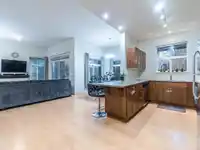 407 33338 E BOURQUIN CRESCENT - thumbnail 4