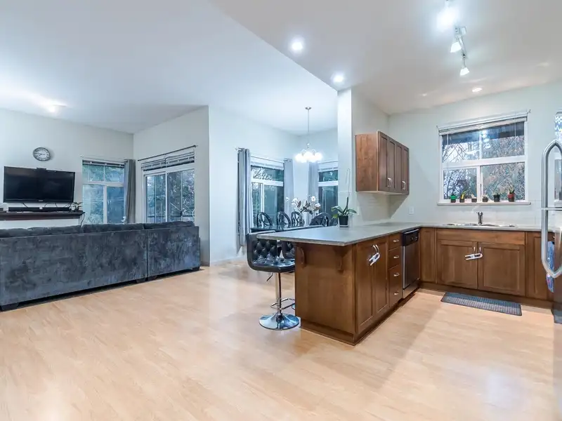 407 33338 E BOURQUIN CRESCENT - photo 4 of 19