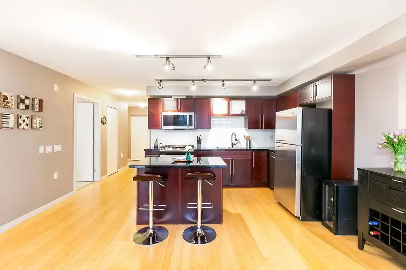 306 122 E 3RD STREET - photo 2 of 22