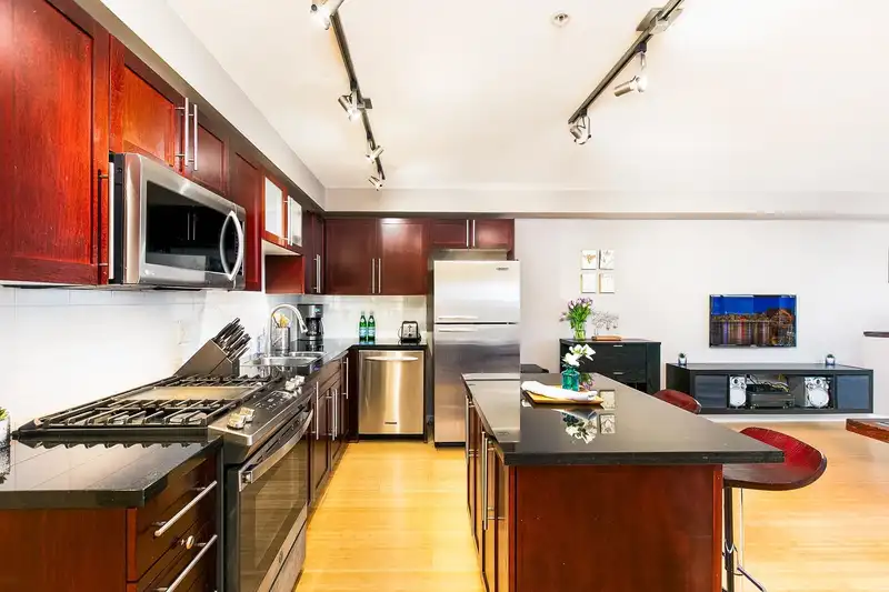 306 122 E 3RD STREET - photo 3 of 22