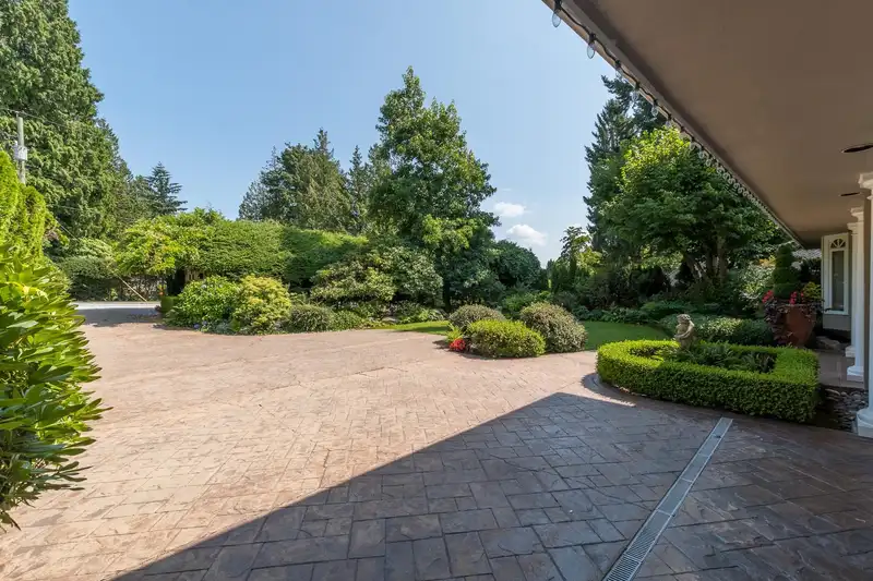 412 WALKER STREET - photo 3 of 40