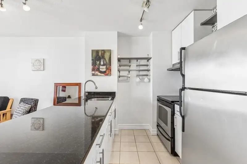411 1330 BURRARD STREET - photo 3 of 30