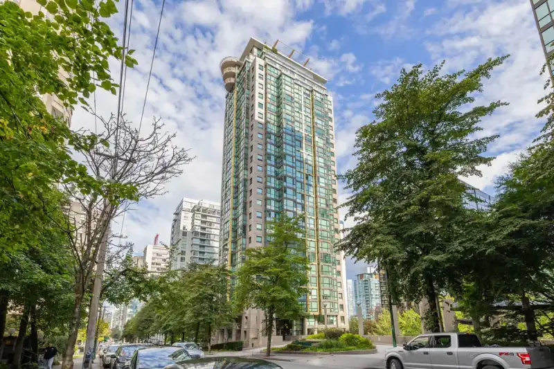 411 1367 ALBERNI STREET - photo 1 of 36