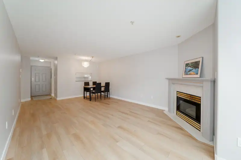 402 624 AGNES STREET - photo 4 of 39