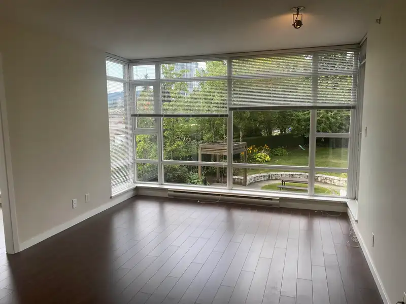 205 555 DELESTRE AVENUE - photo 2 of 7