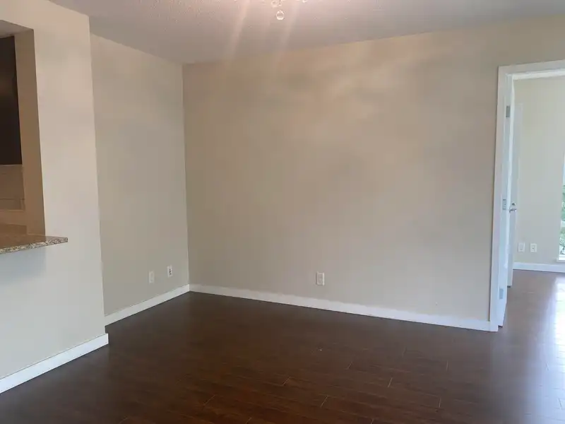 205 555 DELESTRE AVENUE - photo 3 of 7