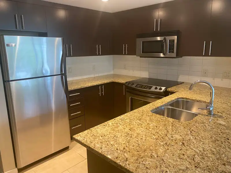 205 555 DELESTRE AVENUE - photo 4 of 7