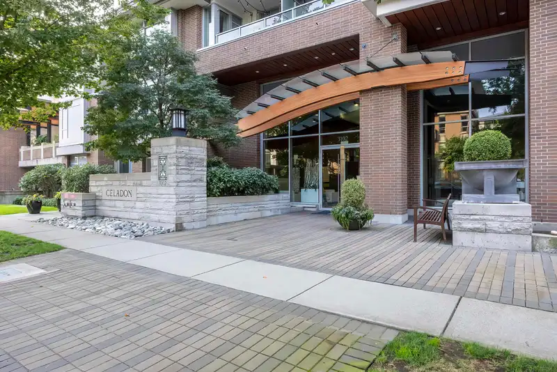 602 3102 WINDSOR GATE - photo 2 of 28