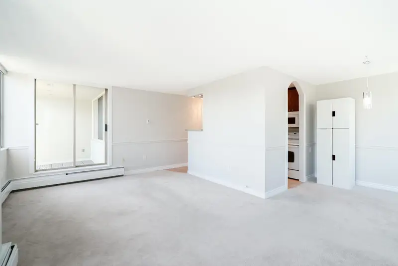 1404 2008 FULLERTON AVENUE - photo 2 of 25