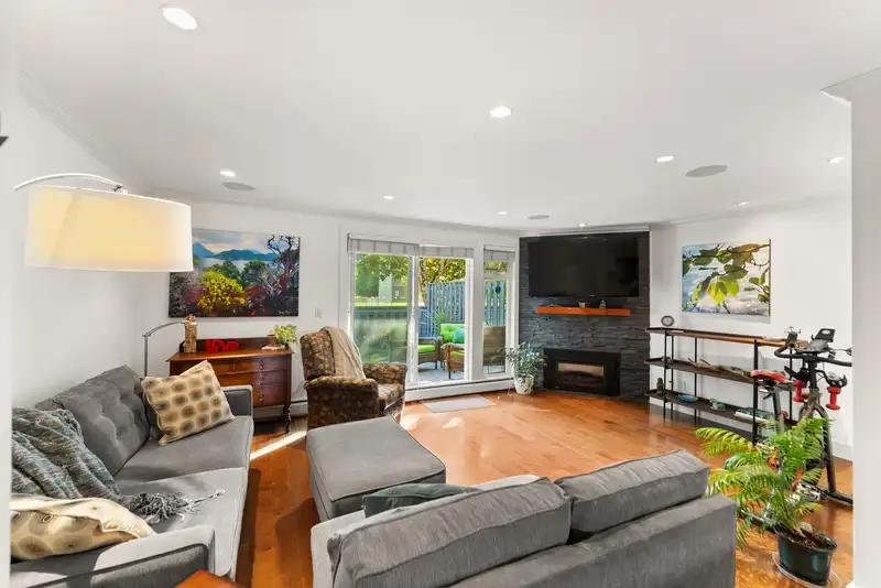 13 4460 GARRY STREET - photo 1 of 40