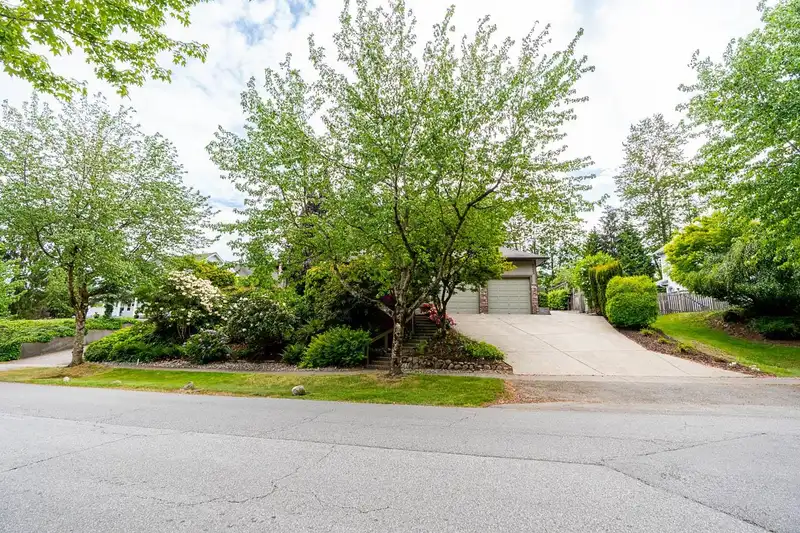 6123 KILLARNEY DRIVE - photo 3 of 38