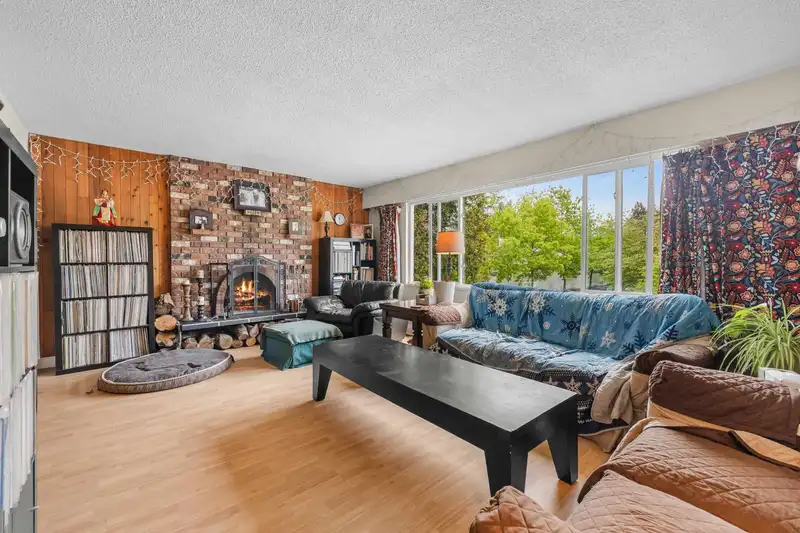 10281 145 STREET - photo 2 of 32
