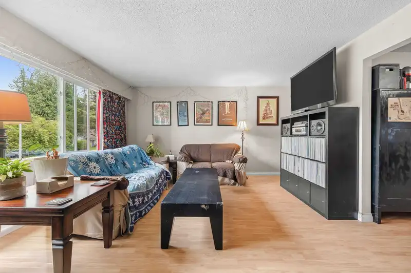 10281 145 STREET - photo 4 of 32
