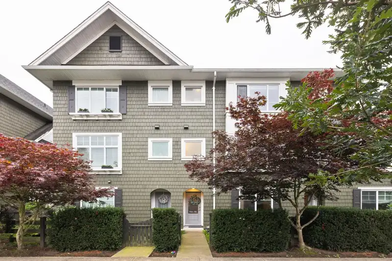 15 288 171 STREET - photo 2 of 28