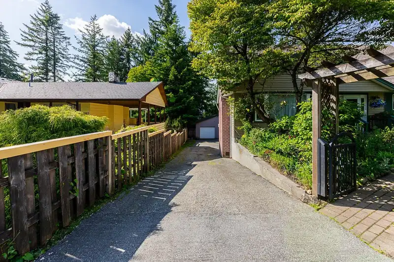 13911 KALMAR ROAD - photo 4 of 40