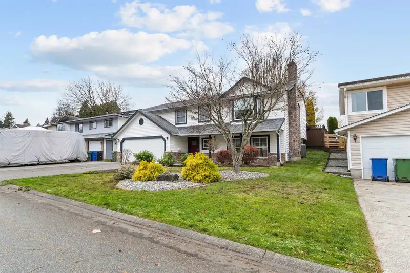33275 MEADOWLANDS AVENUE - photo 1 of 40