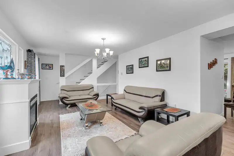5 2382 PARKWAY BOULEVARD - photo 3 of 34