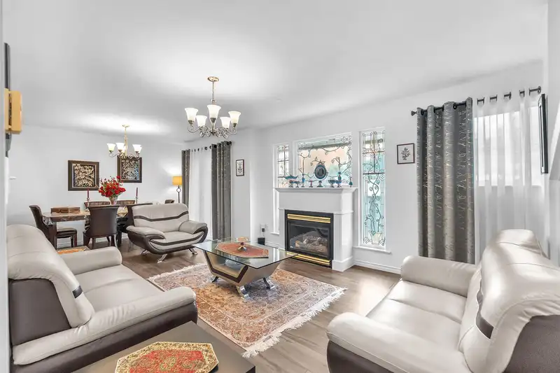 5 2382 PARKWAY BOULEVARD - photo 4 of 34
