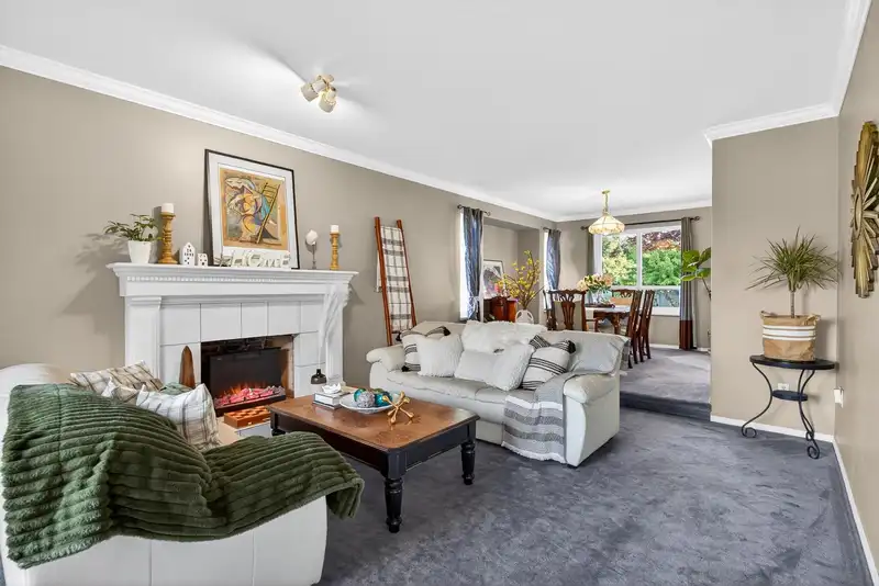16296 87 AVENUE - photo 4 of 40