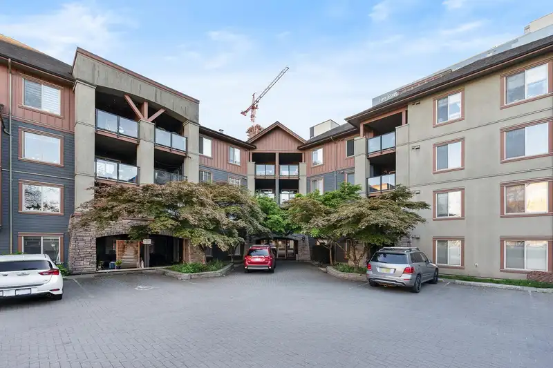 2408 244 SHERBROOKE STREET - photo 1 of 25