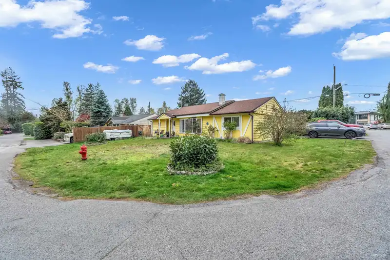 1219 SILVERWOOD CRESCENT - photo 2 of 25