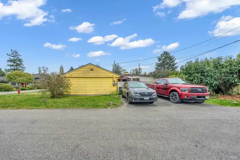 1219 SILVERWOOD CRESCENT - photo 3 of 25