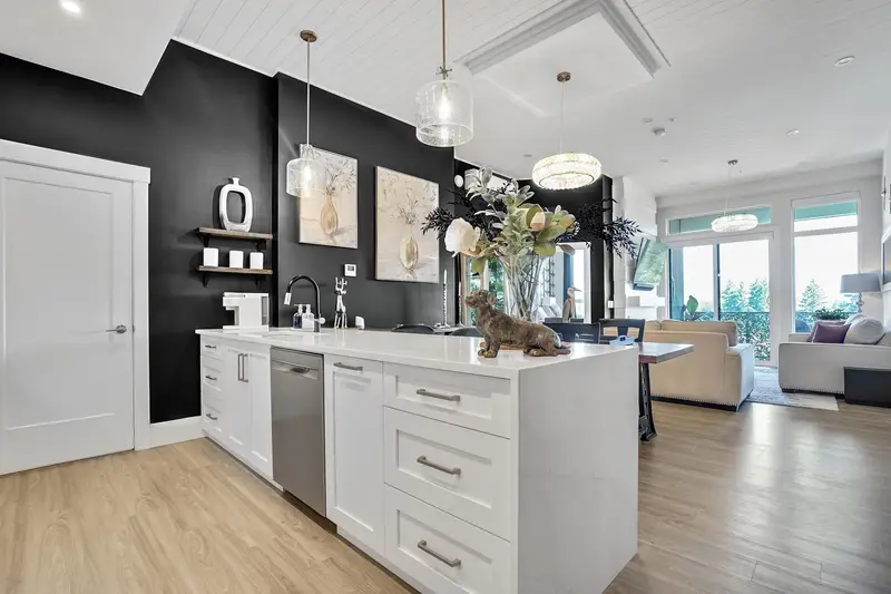 507 45745 WATSON ROAD - photo 1 of 25