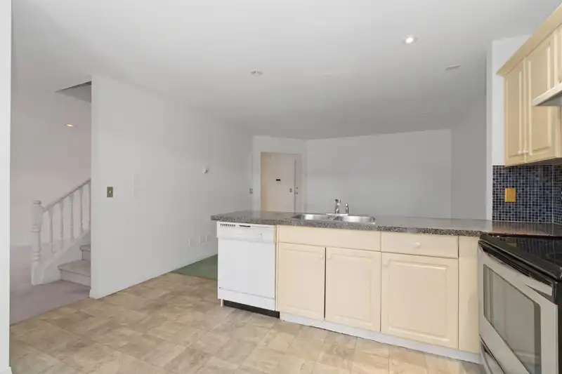 96 758 RIVERSIDE DRIVE - photo 3 of 39