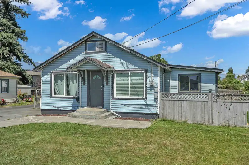 46045 FIFTH AVENUE - photo 2 of 40