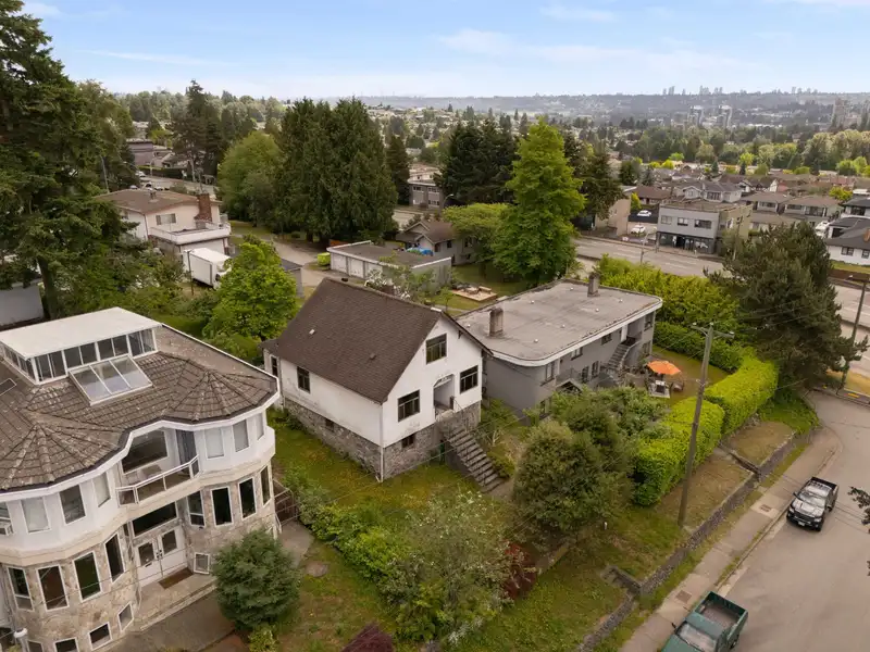 380 DELTA AVENUE - photo 3 of 14