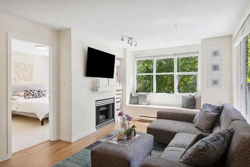 309 2288 MARSTRAND AVENUE - photo 1 of 40