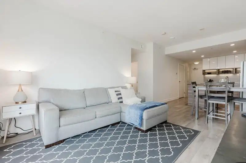 909 8850 UNIVERSITY CRESCENT - photo 4 of 40