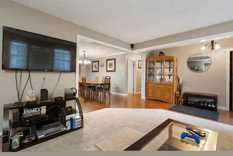 2889 ROYAL STREET - photo 3 of 11