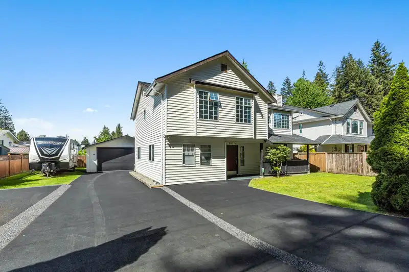 20771 44 AVENUE - photo 2 of 40