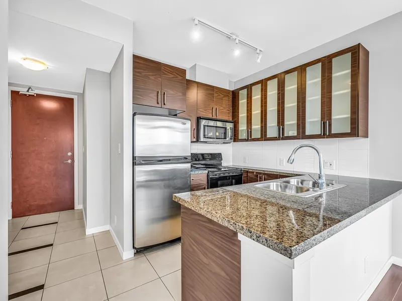 2006 2345 MADISON AVENUE - photo 4 of 25