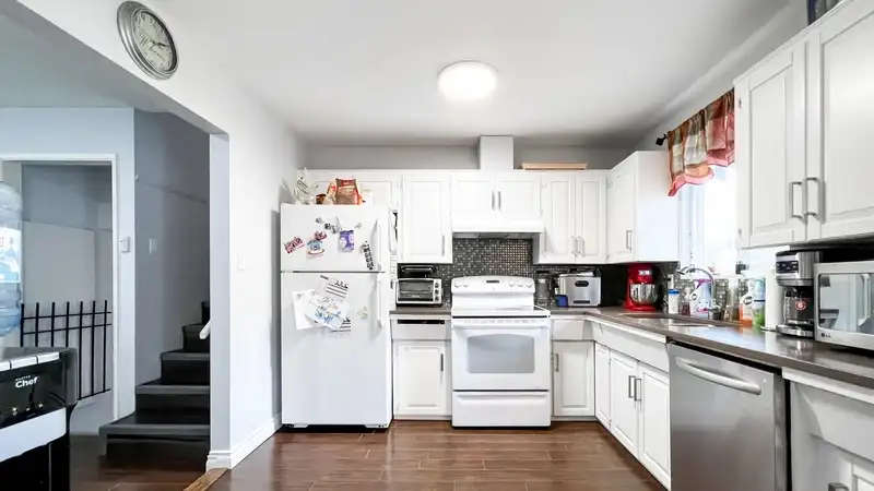 14096 66A AVENUE - photo 3 of 32