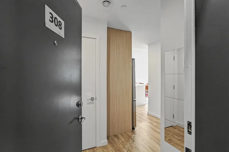 308 13969 96 AVENUE - photo 4 of 25