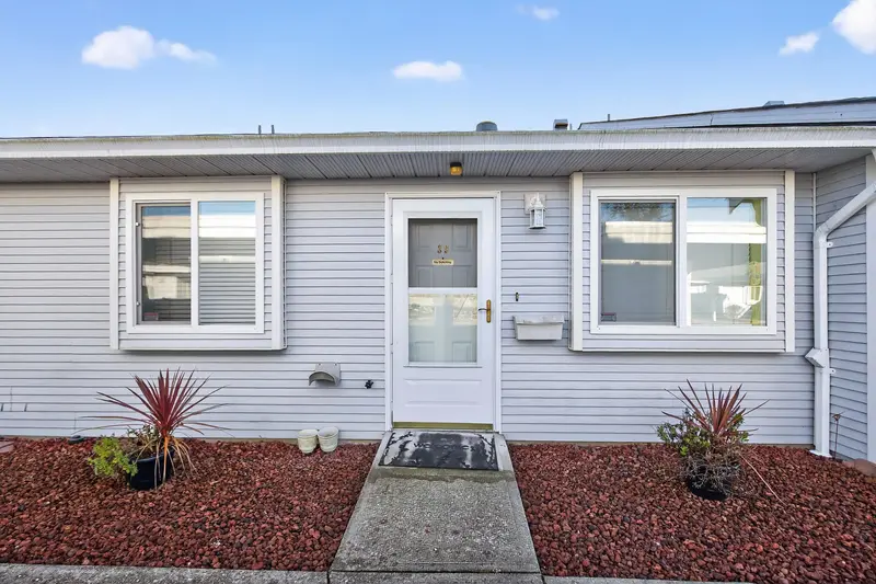 39 23580 DEWDNEY TRUNK ROAD - photo 2 of 25