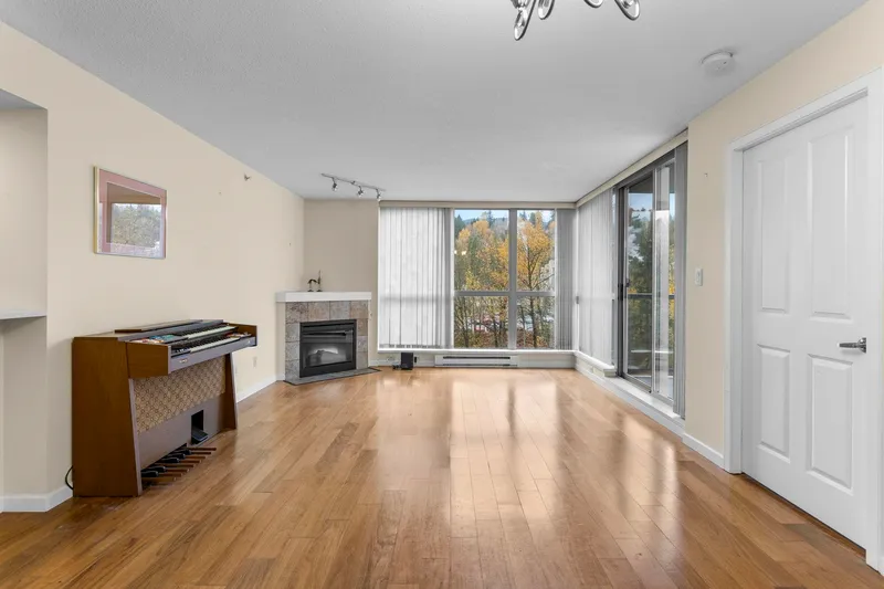 602 290 NEWPORT DRIVE - photo 3 of 25