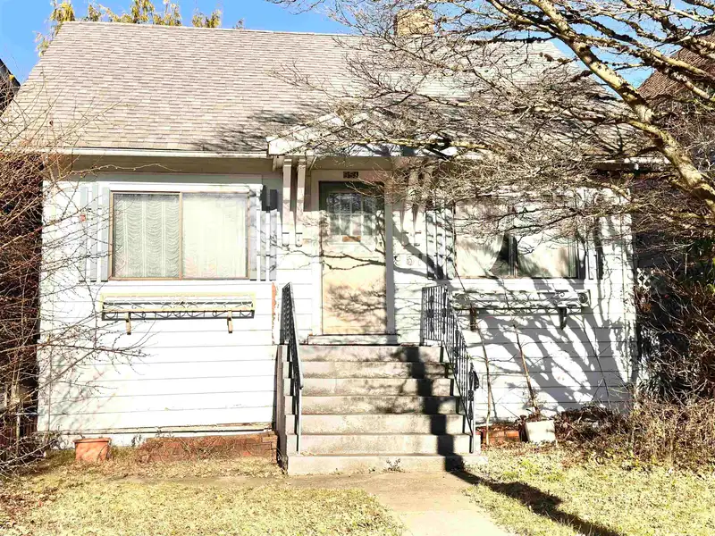 951 E 41ST AVENUE - photo 2 of 5