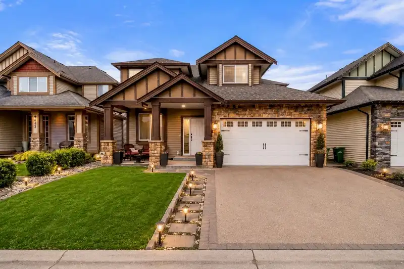 6556 LAVENDER PLACE - photo 3 of 40